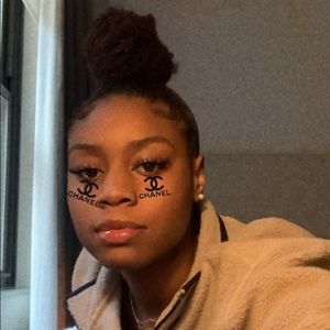 Meet your Posher, Kayla :)